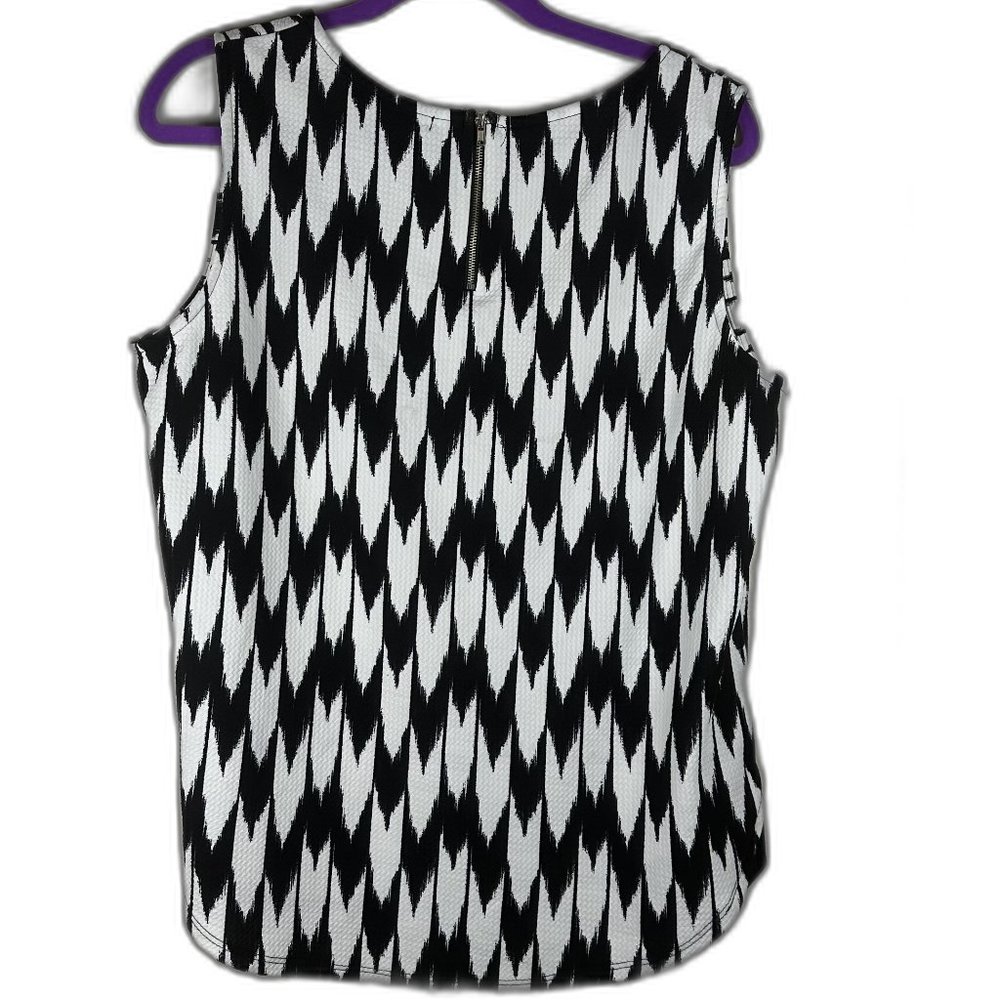 GREEN ENVELOPE SLEEVELESS TOP - Picture 2 of 6